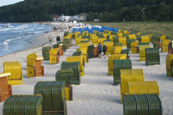 Wunderschöner Sandstrand der Ostseeküste auf der Insel Rügen.